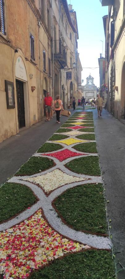 Piazza Duomo Casa Vacanze Sutri Buitenkant foto